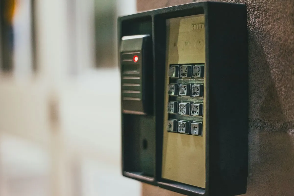 How to Choose Access Control for Multi-Location Retail
