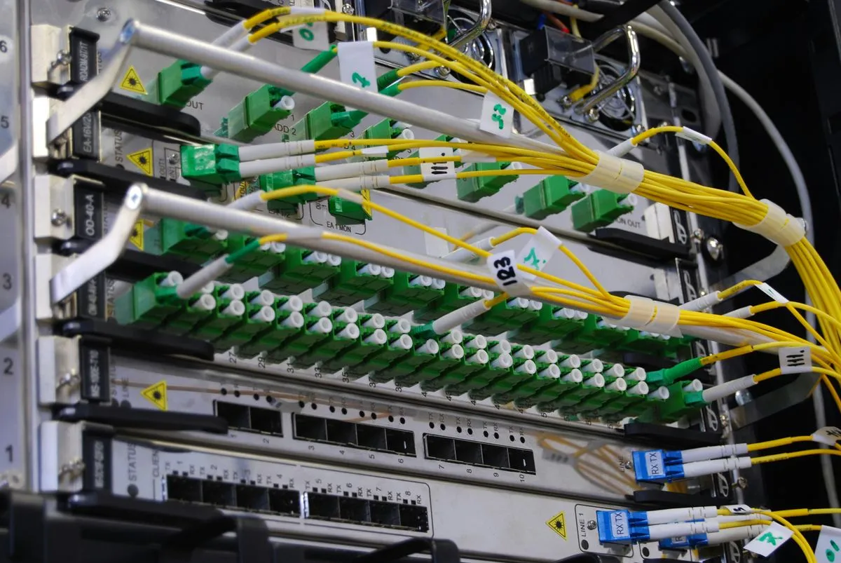 Single-Mode vs Multimode Fiber: A Field Tech's Guide